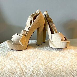 Shoedazzle Linen String ups  Size 8.5